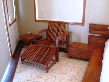 Outside Chair with Leg Stand